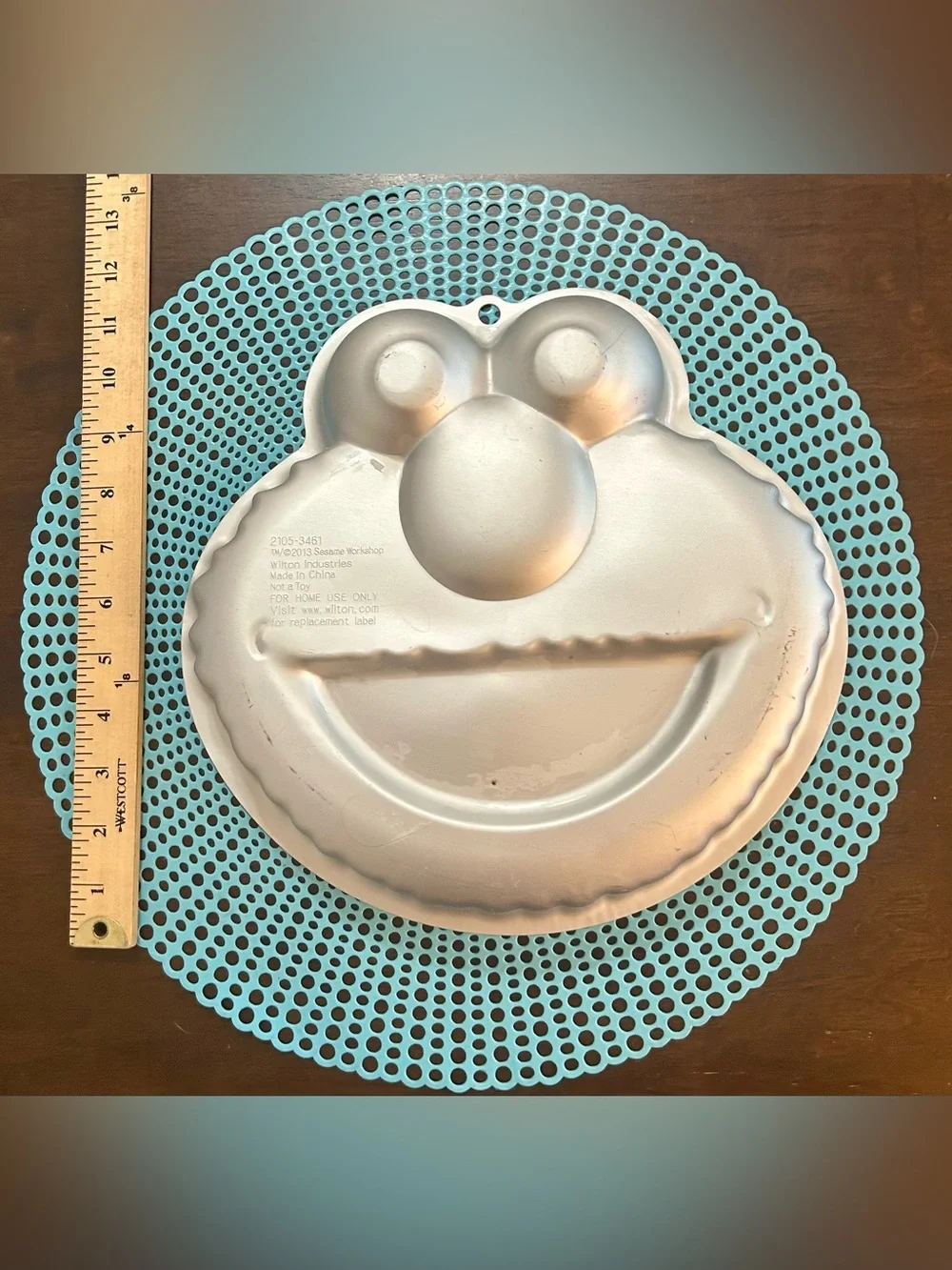 2013 Wilton Sesame Street- Elmo Face Cake Pan Aluminum 2105-3461